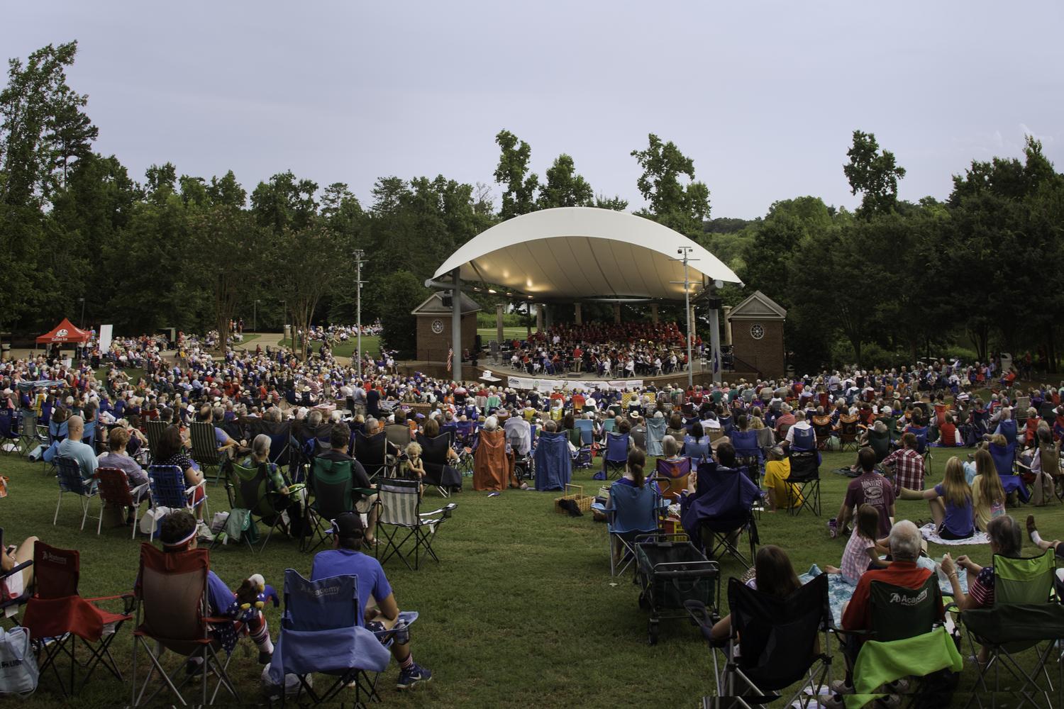 audience enjoys concert performed by musicians on amphitheater stage